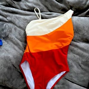 New with tags. Cupshe one piece.